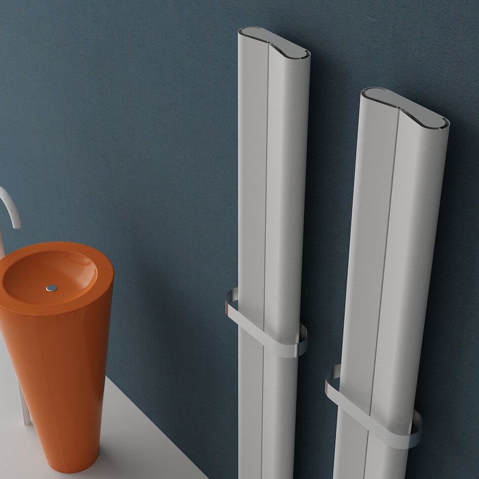 Carisa Curvy Bad-Handtuchwärmer aus Aluminium, modernes Design, Weiß
