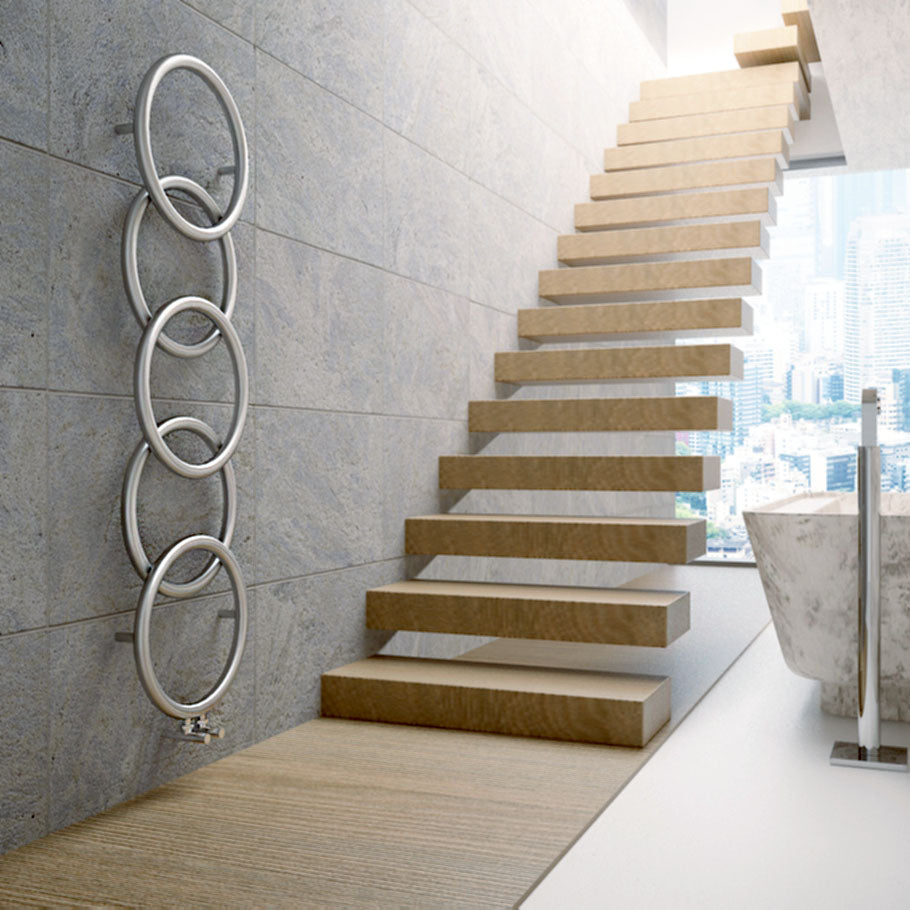 Carisa Halo Handtuchwärmer aus Edelstahl, modernes Design, hochglanzpoliert