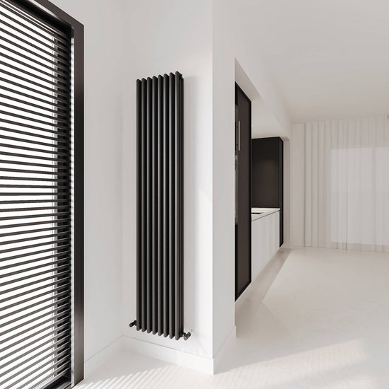 Carisa röhrenförmiger vertikaler Aluminiumheizkörper, modernes Design, Schwarz 