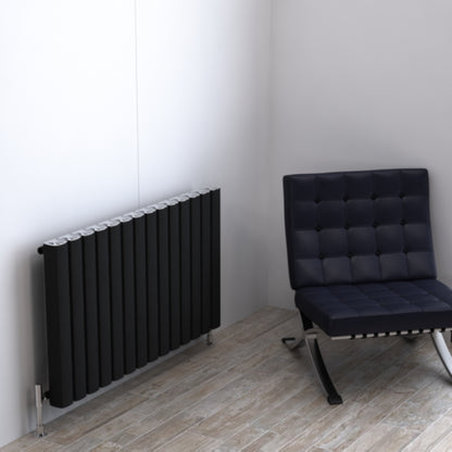 Carisa Vesta Horizontaler Aluminium-Heizkörper, modernes Design, Schwarz 