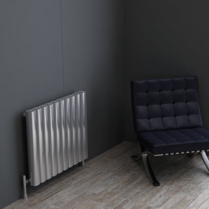 Carisa Vesta Horizontaler Aluminium-Heizkörper, modernes Design, poliert, eloxiert 