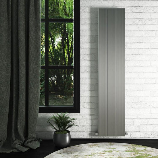 Carisa Elvino Vertikaler Aluminium-Heizkörper, modernes Design, poliert, eloxiert 